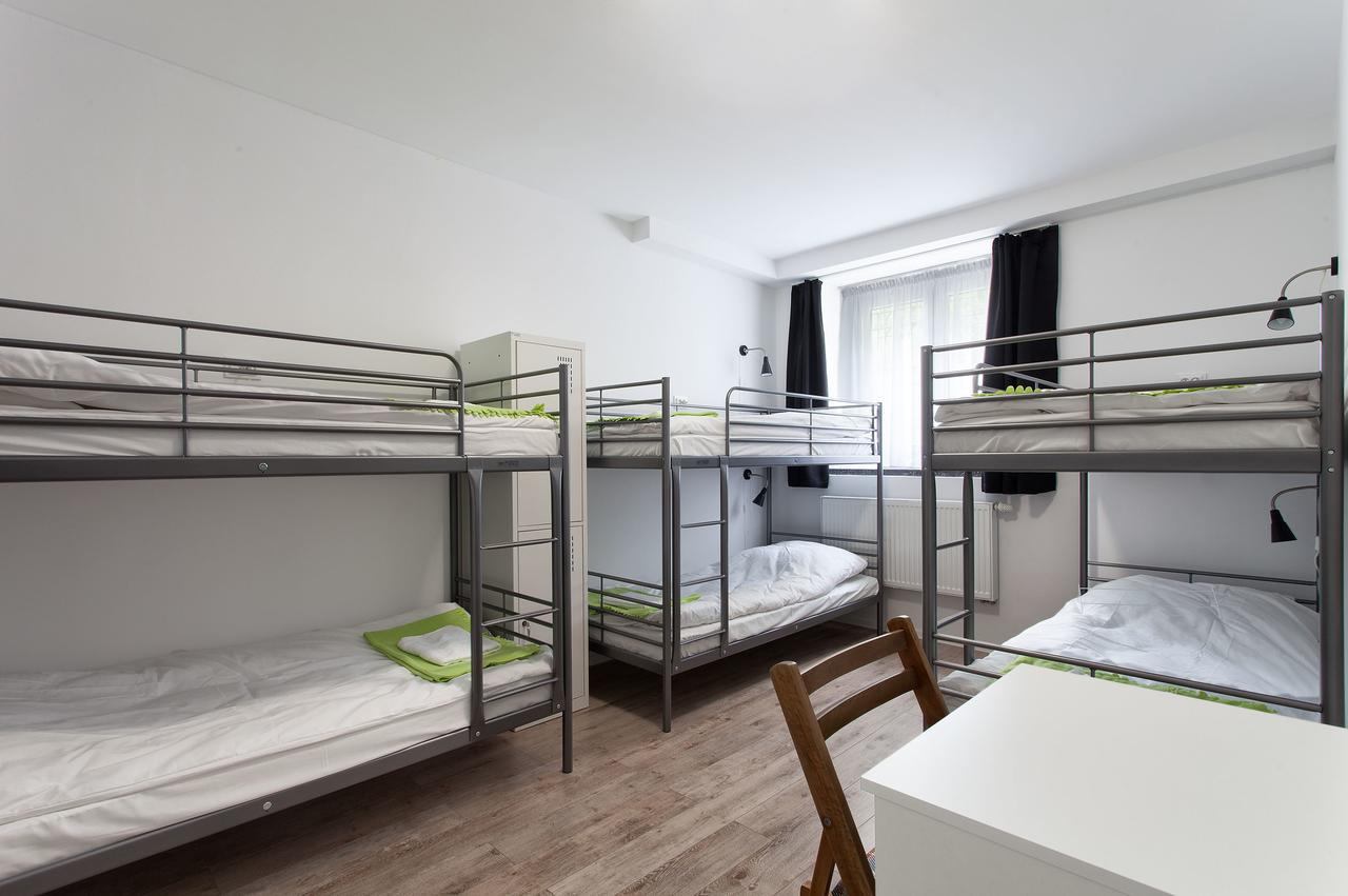 פוזנן Opera Hostel חדר תמונה