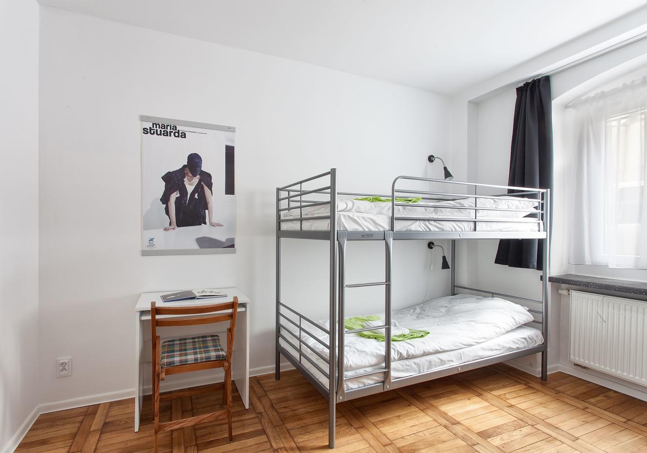 פוזנן Opera Hostel חדר תמונה